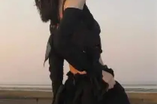 直播惊魂时刻！司晓迪意外翻车直播画面爆红！